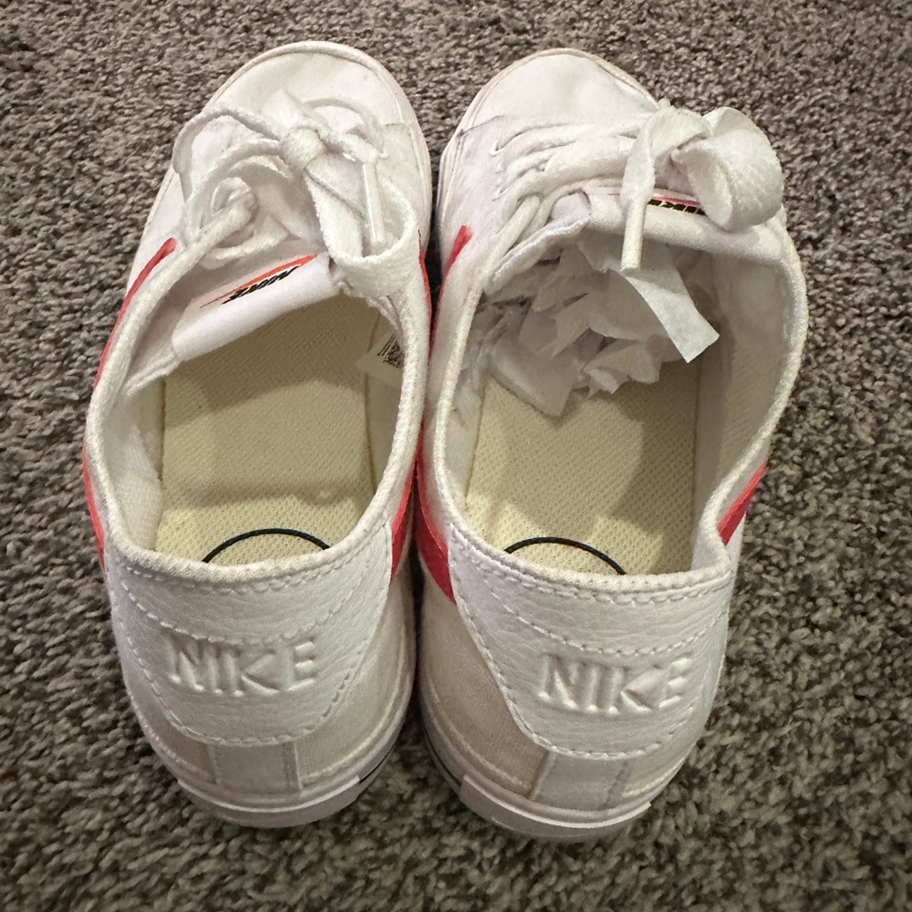 Nike Women’s canvas court legacy sneakers! - Picture 5 of 7